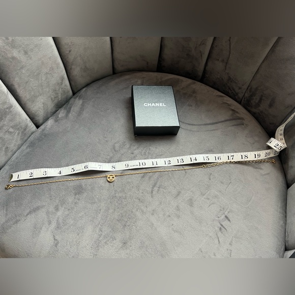 Chanel Crystal Metal CC Round Pendant necklace - Picture 11 of 15